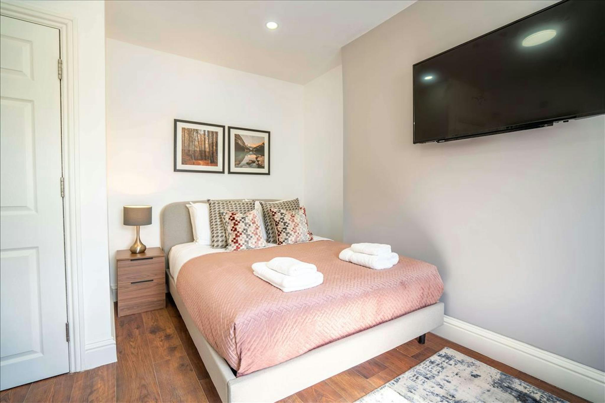 Warwick Road, London preview