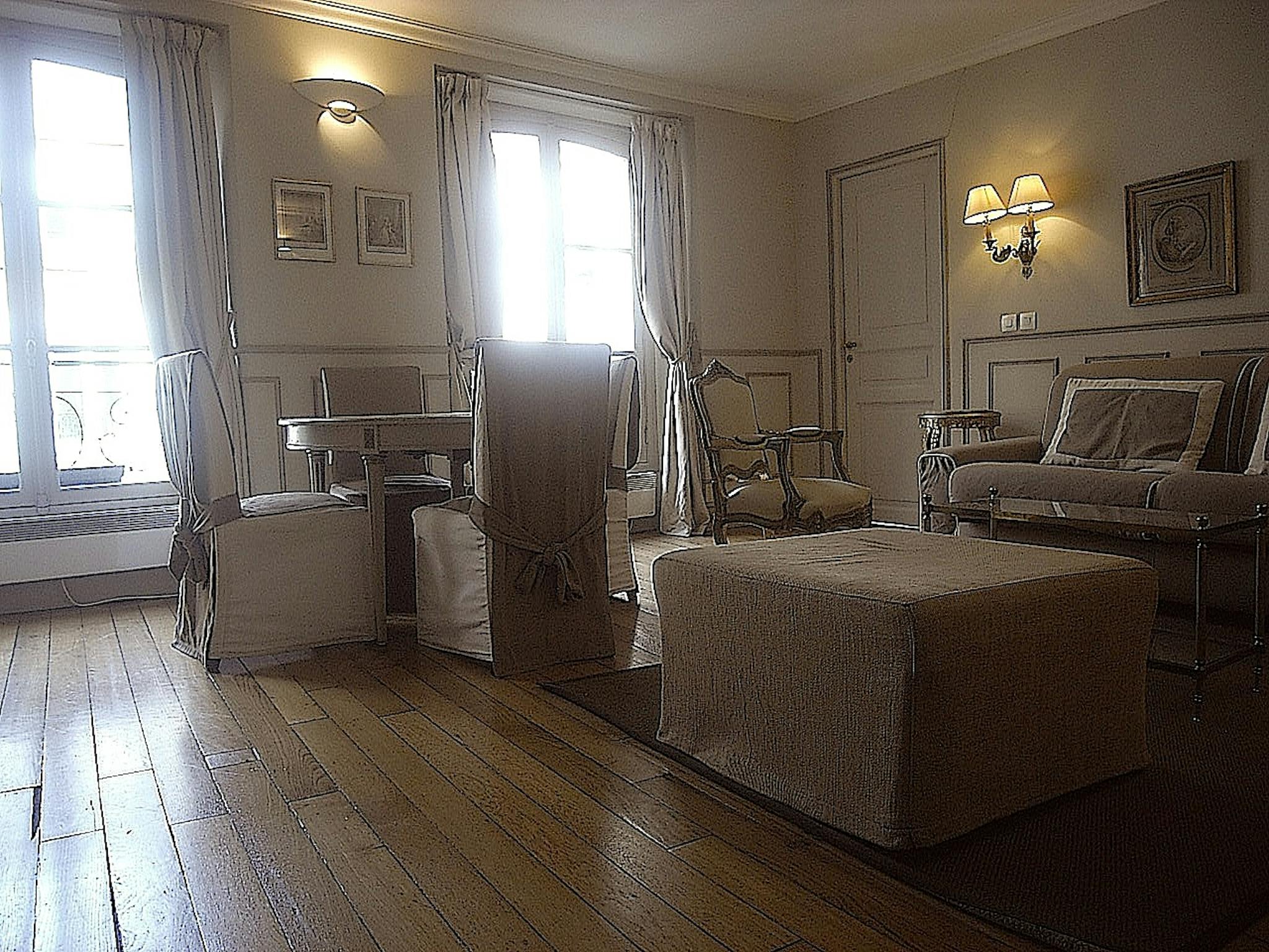 Rue Saint Honoré, Paris preview