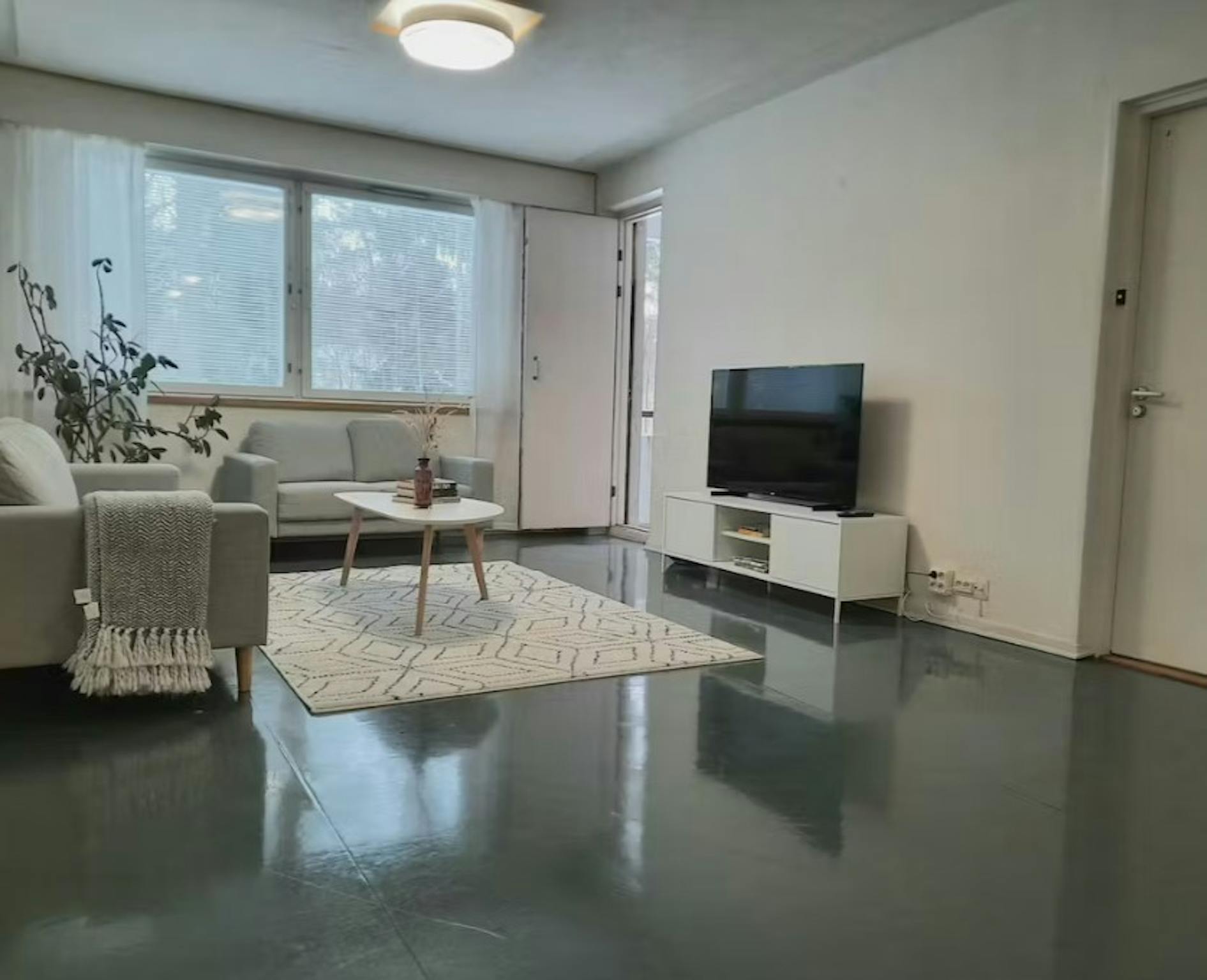 Neulapadontie, Helsinki preview